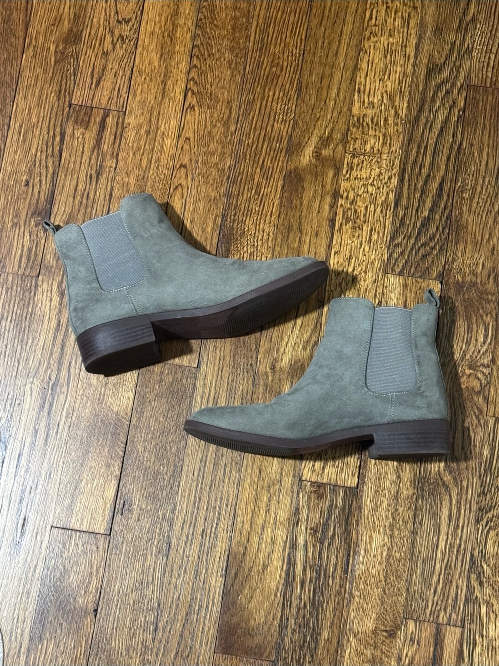 Loft Outlet - Suede Chelsea Boots in Light Gray